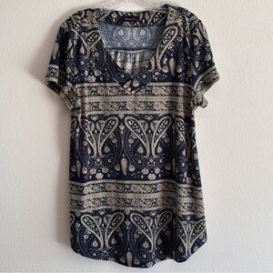 Vinmatto Women's Navy and Cream Patterned Women’s Top Size XL Short Sleeve EUC